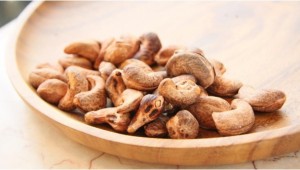 Những người không nên ăn hạt điều